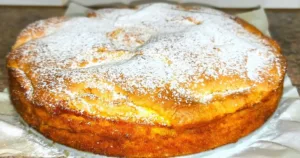 Без молока, без масла, без олії! “Бюджетна” Шарлотка: готується швидко, а з’їдається ще швидше!