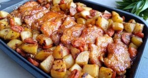 Коли вже не знаю, що готувати — завжди рятує ця курка з картоплею. Соус — ТОП!