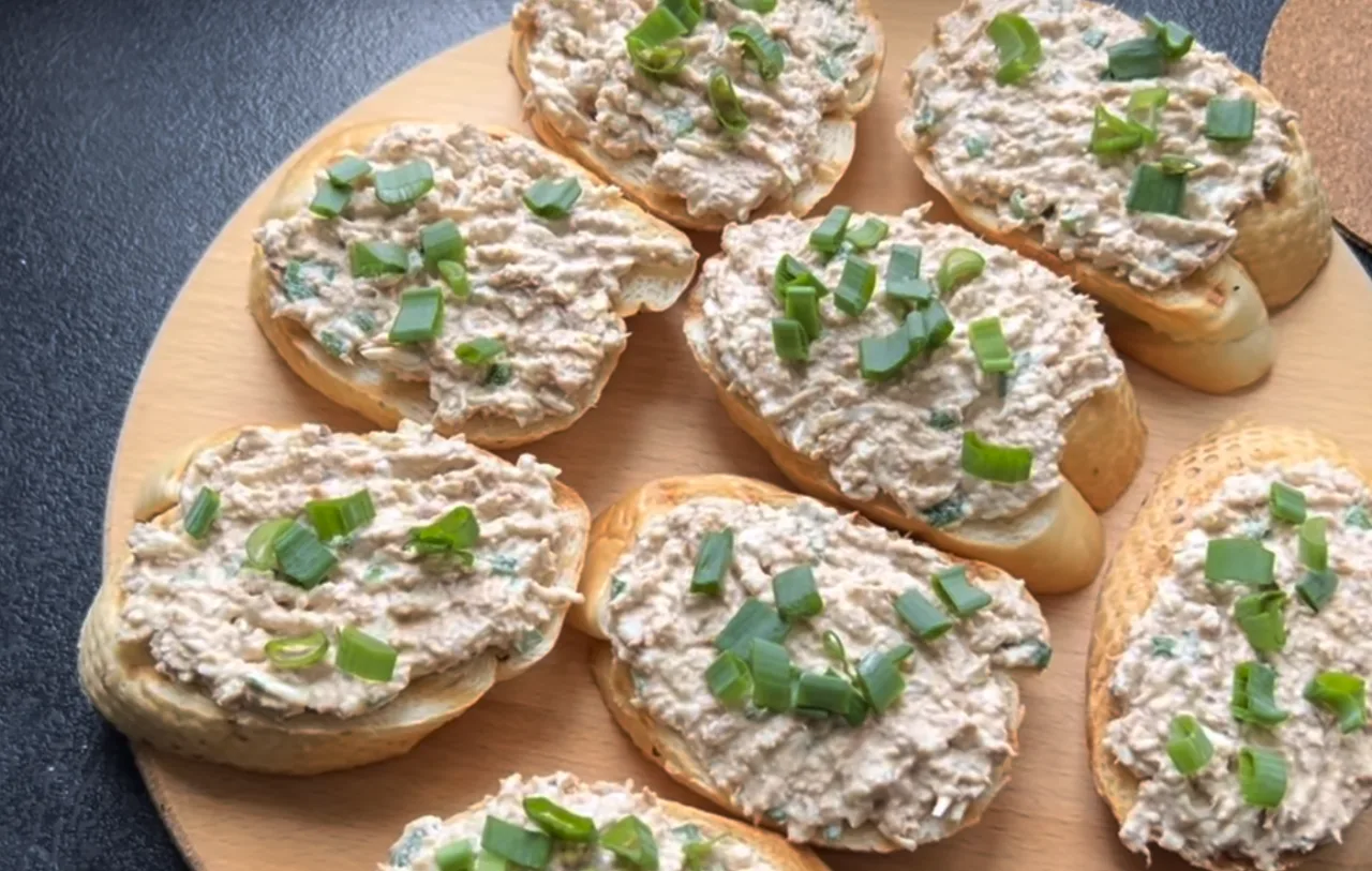 готові бутерброди з тунцем