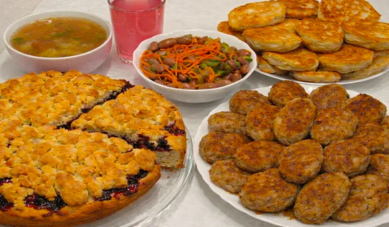 Пісне меню — готую 6 страв на кожен день (суп, пісний салат, пісні котлети, оладки, пісний пиріг)