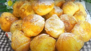 Я 2 роки шукала цей рецепт! Повітряні «пампушки» на кефірі, які готуються за лічені хвилини