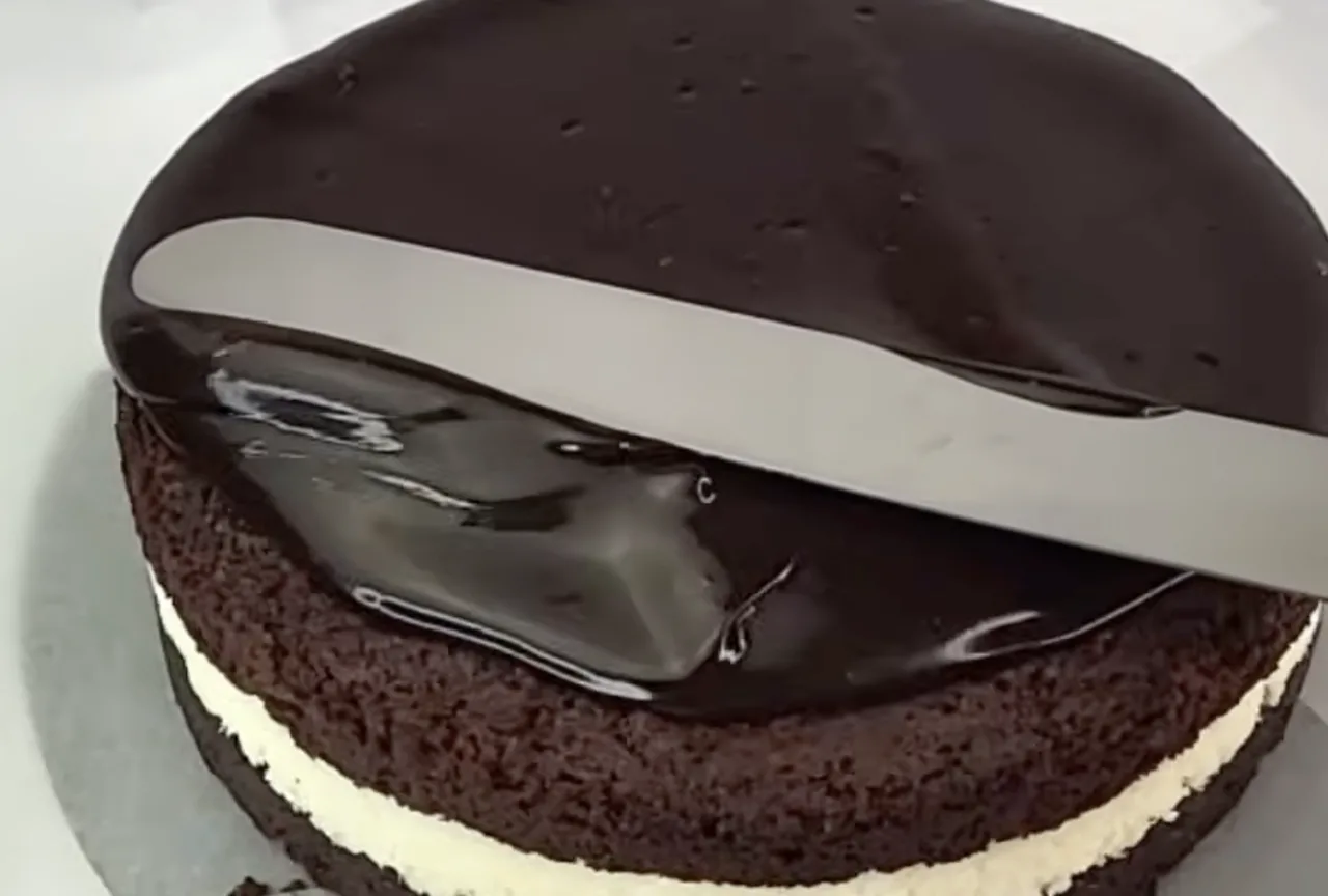 Економна глазур за 2 хвилини. Вода, цукор і какао — 100% шоколадний смак (без шоколаду)