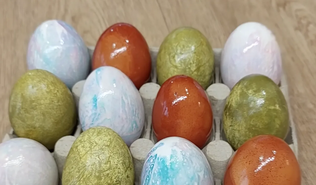 По ваших рекомендаціях! Перевірені способи фарбування яєць на Великдень, без хімії!