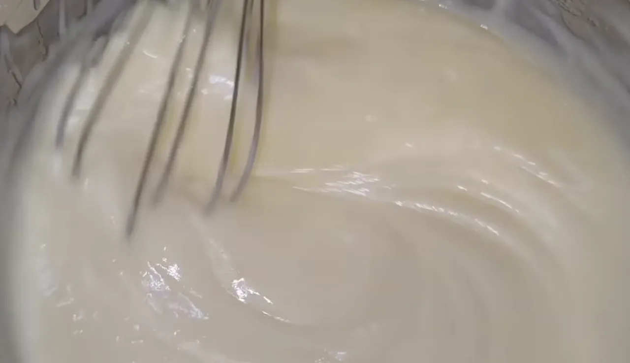 Торт на сковороді за 30 хвилин — без духовки та печива!