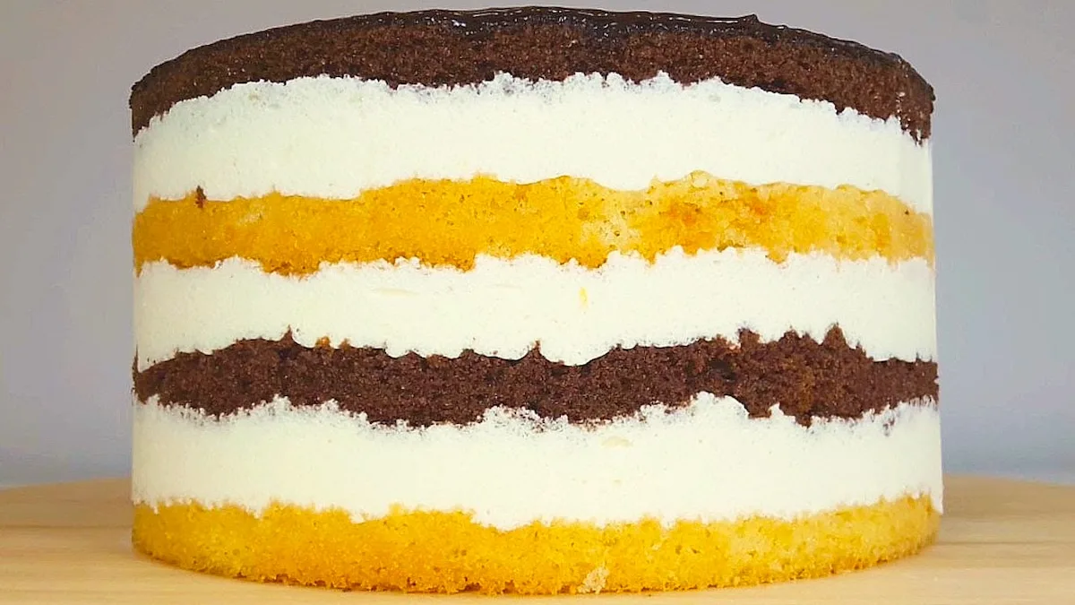 Крем на манці з 80-х — недорогий, але дуже смачний. У ньому немає яєць, вершків і навіть сиру