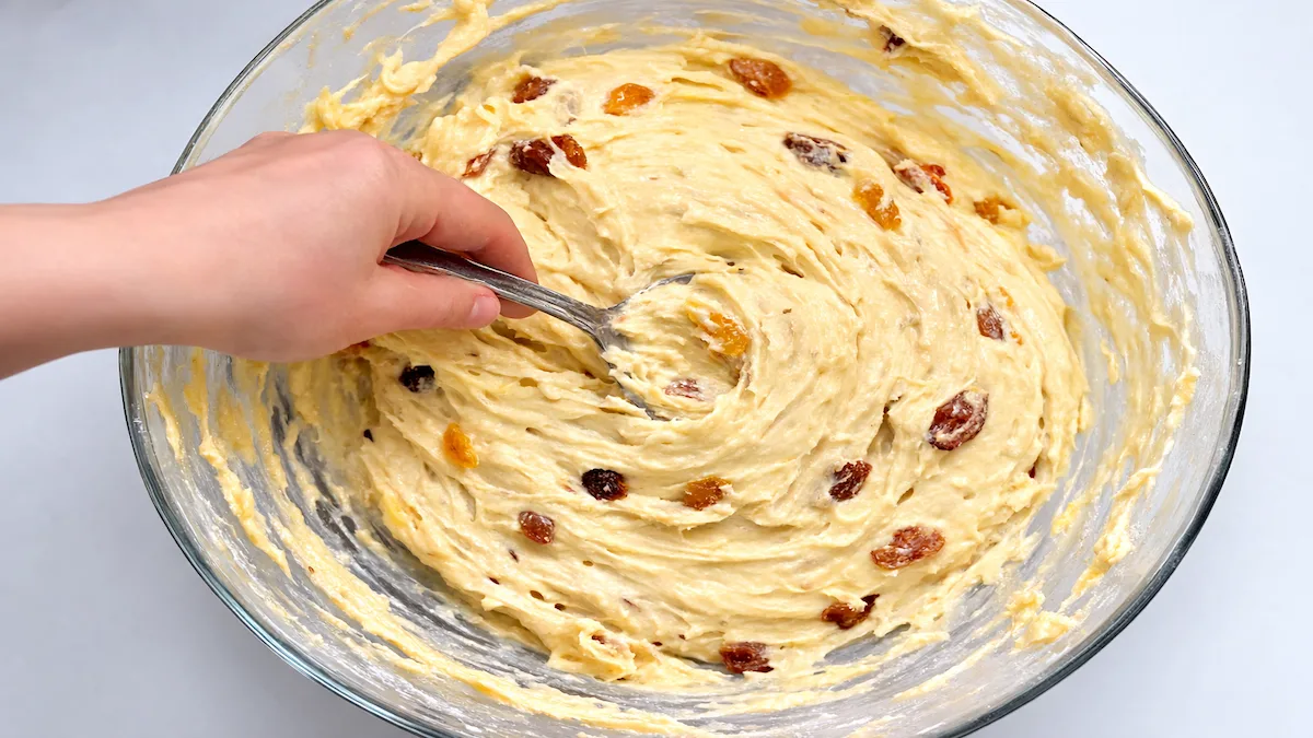 Господині люблять її за швидкість! Паска за 1 годину – ніжна, ароматна і без дріжджів