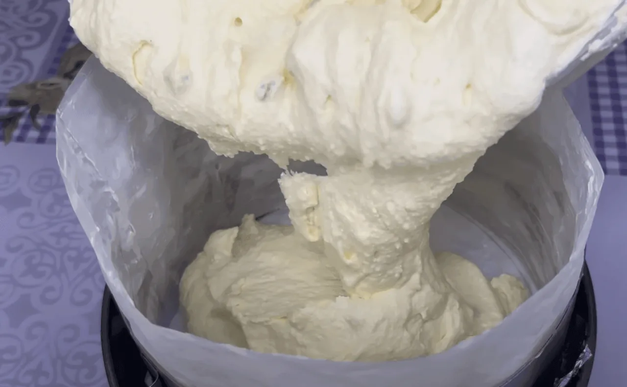 1 кг сиру і 300 г манки — це справжній “Хіт”! Моя сирна паска — висока, пухка і неймовірно ніжна