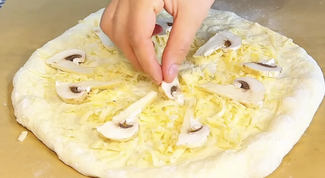 ідеальне універсальне тісто за 5 хвилин для піци, булочок та чіабати