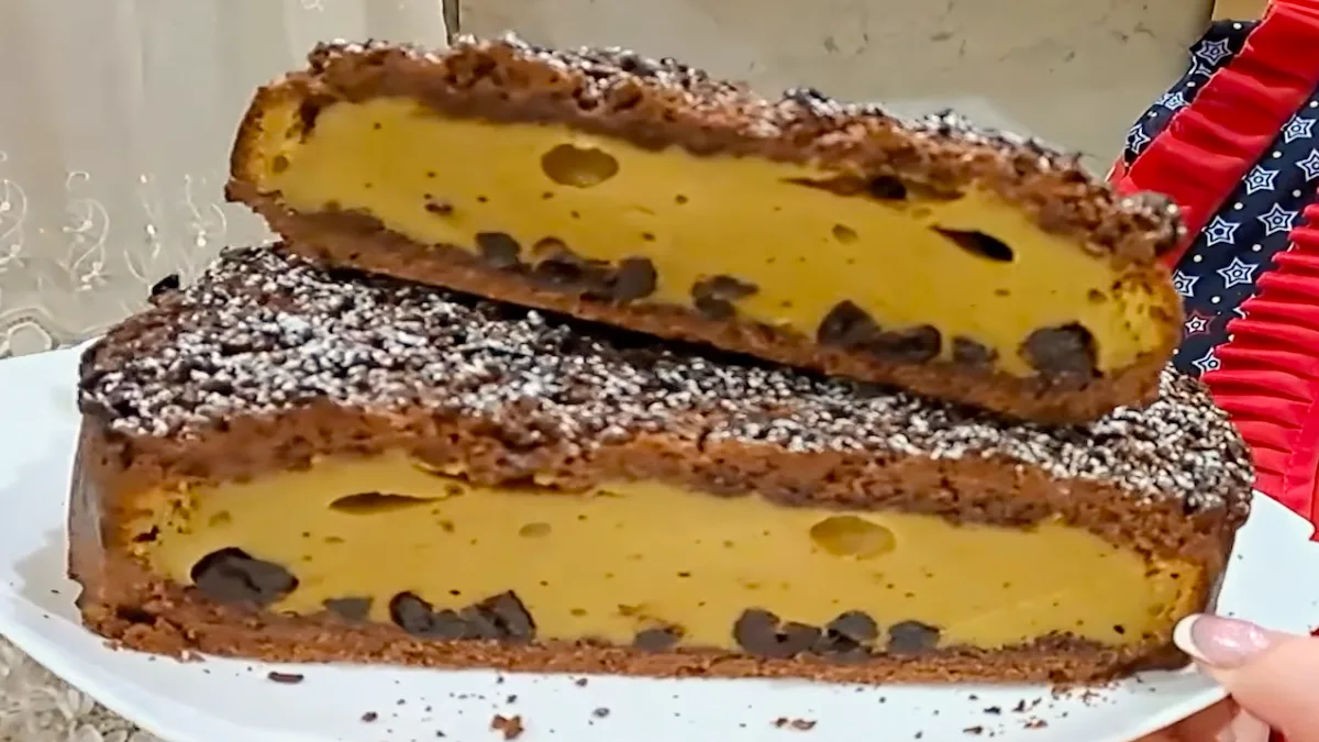 Цей пиріг печу частіше за торти! Повітряна сирна начинка з чорносливом