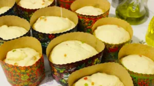 Без опари та замісу! Рецепт швидкої “Паски за ніч” мене здивував: я просто все змішала і розклала по формах