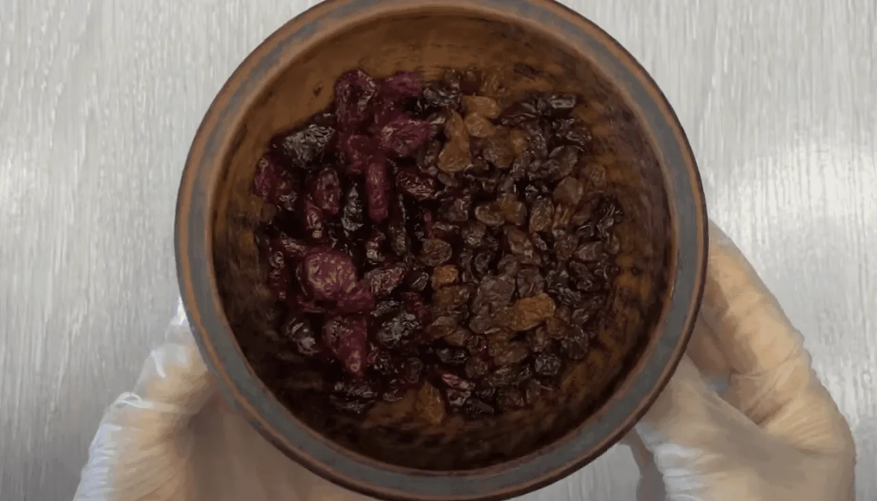 Знайшла у старій кулінарній книзі рецепт 100-річної давнини: печу “Бабу Українську”, і вона виходить неймовірно волокнистою