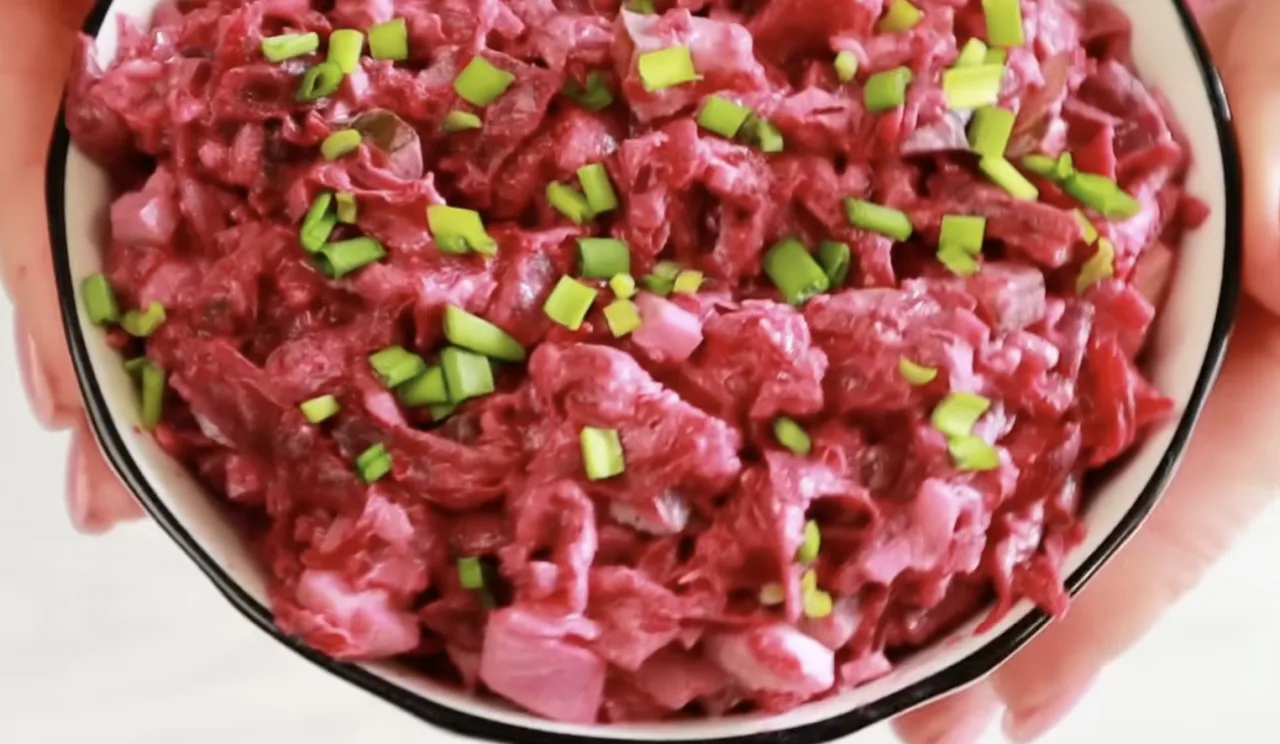 Цей салат із буряка став моїм маленьким "відкриттям": простий, але неймовірно смачний