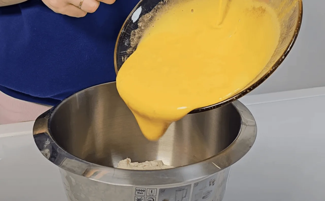 Не черствіє цілий місяць! Волокниста паска на “Нічному тісті” — перевірений рецепт на вершках