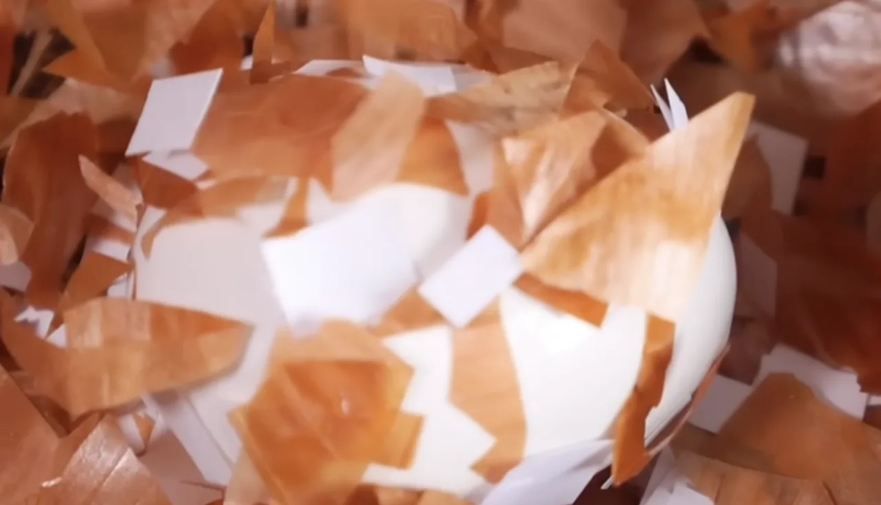 Потрібна лише цибуля! “Мармурові” крашанки на Великдень — як я фарбую яйця в цибулинні