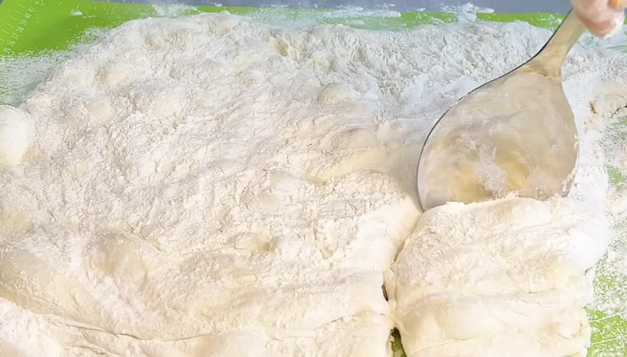 ідеальне універсальне тісто за 5 хвилин для піци, булочок та чіабати