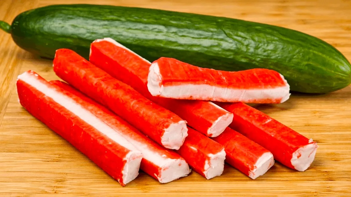 Весняний салат з крабовими паличками