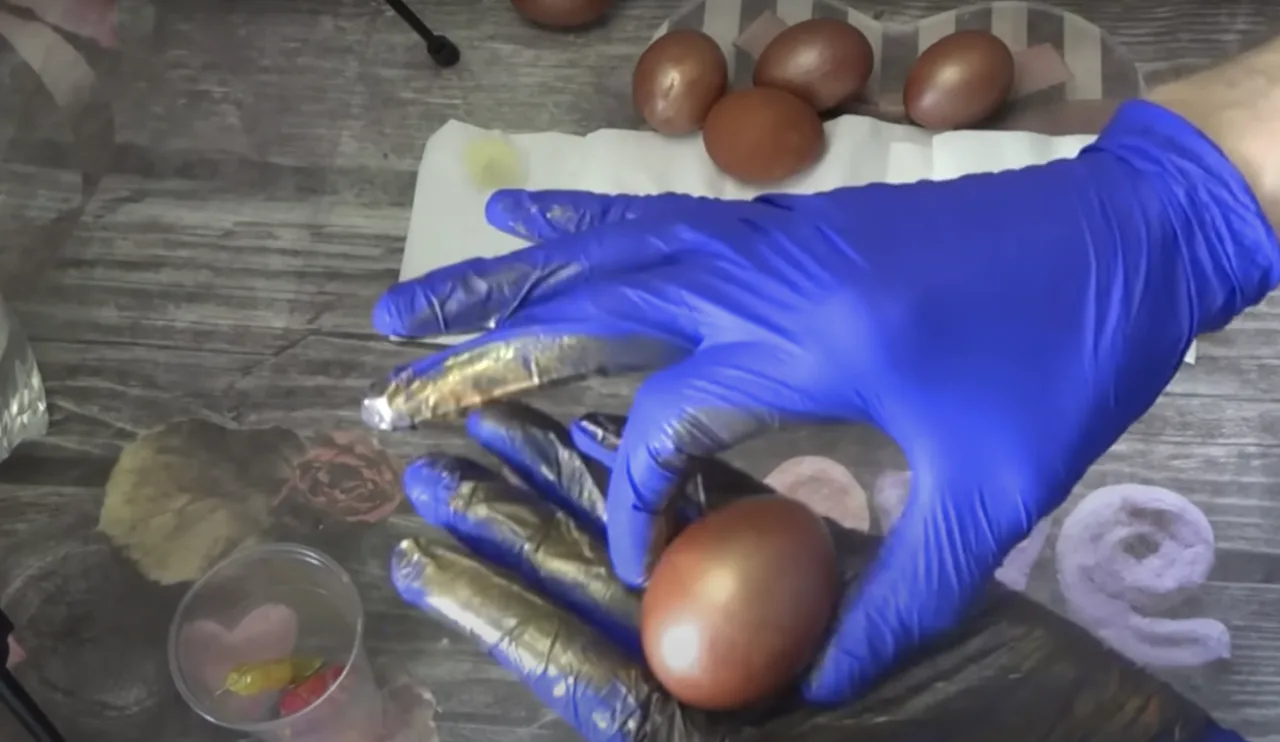 І ніякого таланту не треба! Золоті крашанки на Великдень 2026: простий спосіб, що вражає