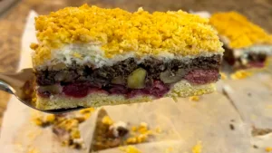 Печу через день цей багатошаровий пиріг: з вишнею, горіхами і какао