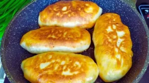 Пиріжки “як на вокзалі”! Готую з м’ясом і рисом — м’які, пухкі та з соковитою начинкою