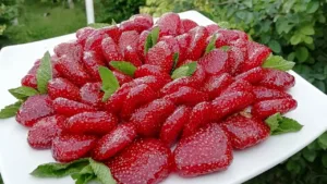 Цукати з полуниці — не рецепт, а «шедевр»! Гості думають, що купила в дорогій кондитерській