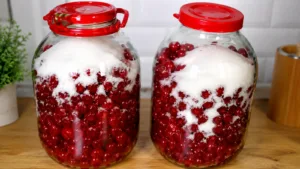 Я просто засипала вишні цукром! Наливка «Королівська» — за перевіреним дідусевим рецептом