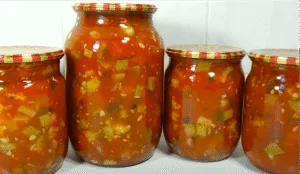 Рецепт, який шукають усі! Лечо з кабачками на зиму — без краплі оцту, а стоїть до весни