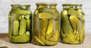 Стоять у квартирі по 2 роки! Мариновані огірки на зиму з «секретним» інгредієнтом — завжди хрусткі та прозорі