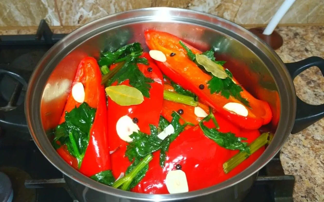 Маринований перець по-вірменськи за 1 добу — швидкий рецепт ароматної закуски