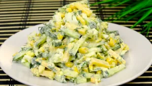 Готую хоч щодня! Літній салат з огірками, сиром і кукурудзою
