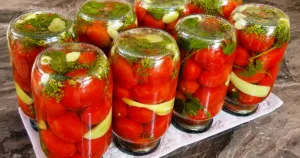 Мариновані помідори з перцем і часником на зиму: простий рецепт на 3 кг