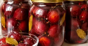 Мариновані сливи «Закусочні» — рецепт, який випрошують усі гості!