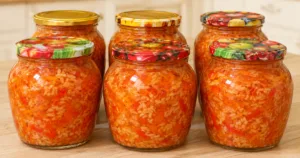 Салат із рисом на зиму з помідорами та перцем