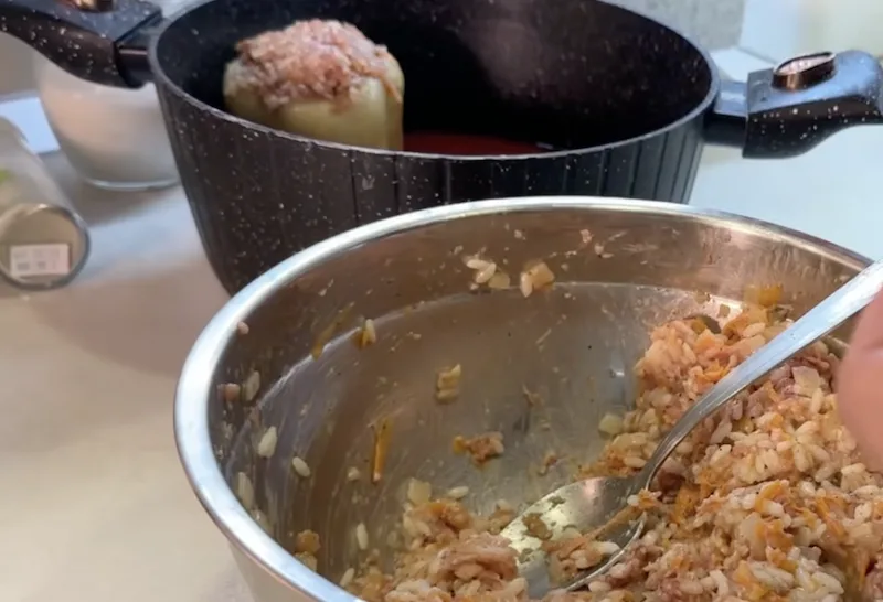 Фарширований перець із м’ясом і рисом: класичний рецепт (відео)