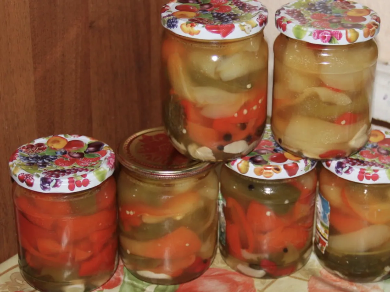 Маринований перець із медом на зиму — простий рецепт у медовому маринаді