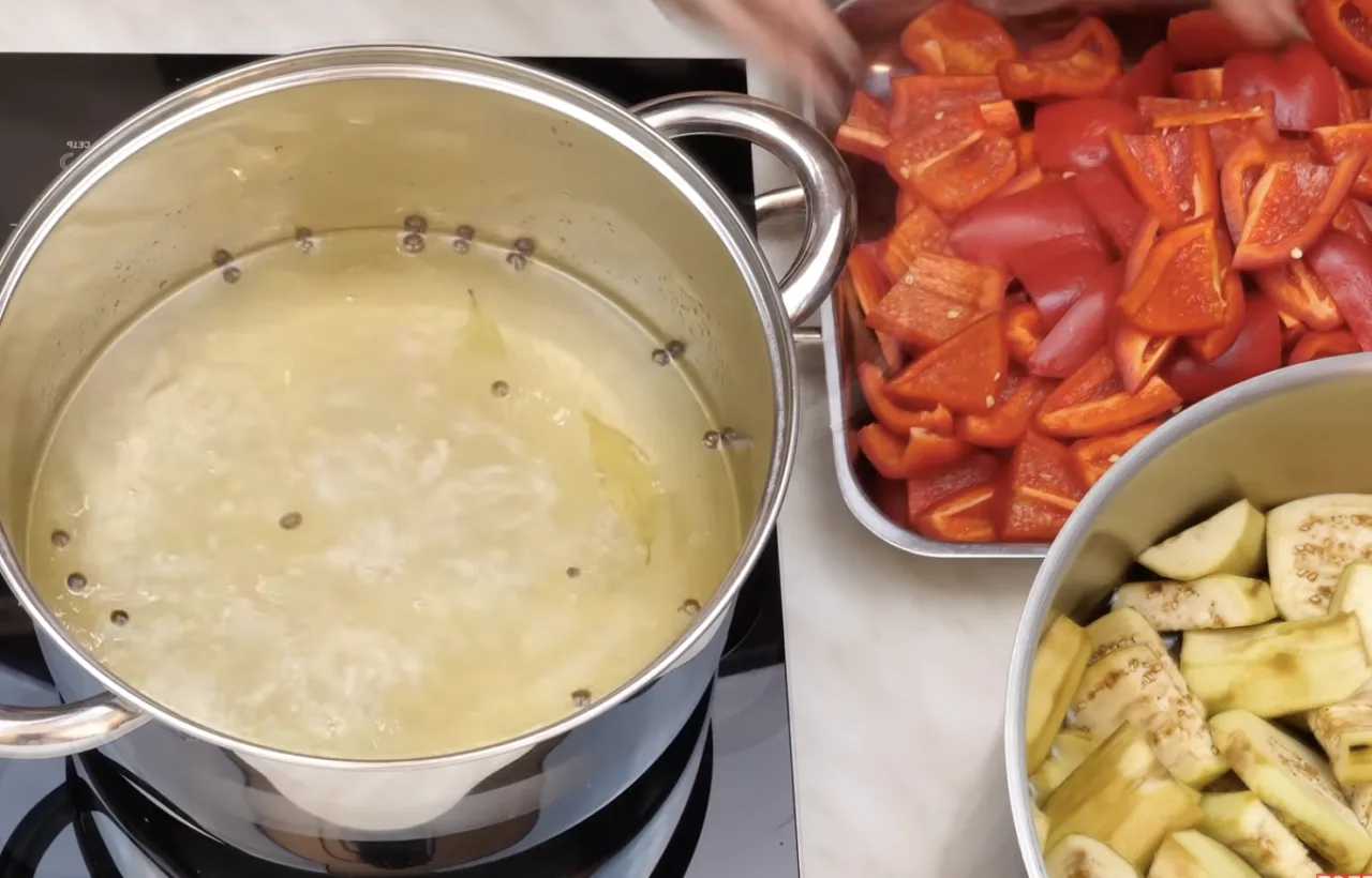 Маринований перець із баклажанами на зиму — рецепт кисло-солодкої закуски