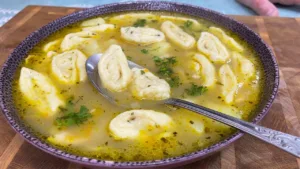 Курячий суп із часниковими галушками — покроковий домашній рецепт