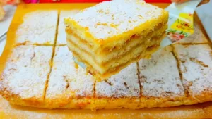 Беру яблука і манку — пиріг «Три склянки»! Рецепт без замішування тіста, який підкорює одразу