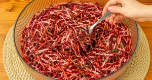 Буряк + капуста + морква — салат «Щітка»! Подруги «підсадили» мене на цей рецепт