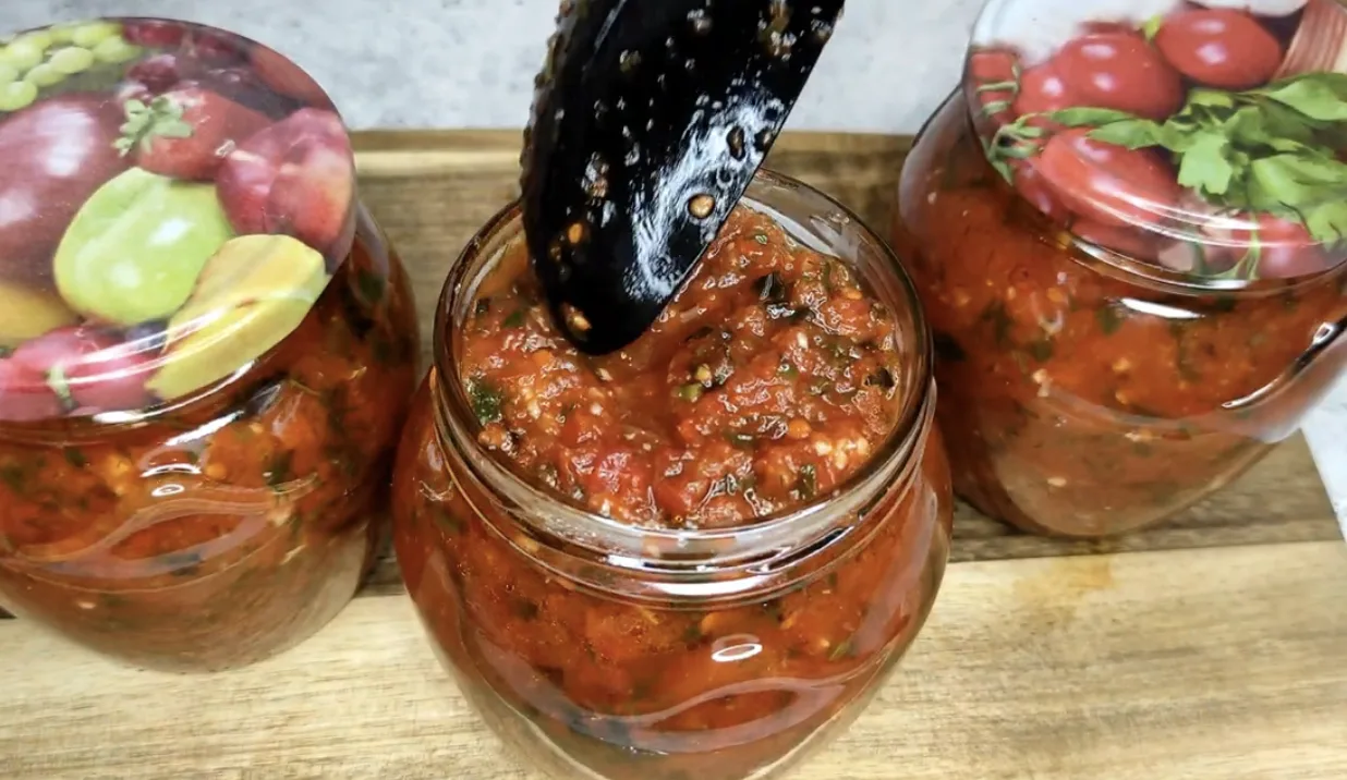 Базиліковий соус на зиму — З’їдаємо банку за раз! Смакує до М’яса, Картоплі й просто з Хлібом