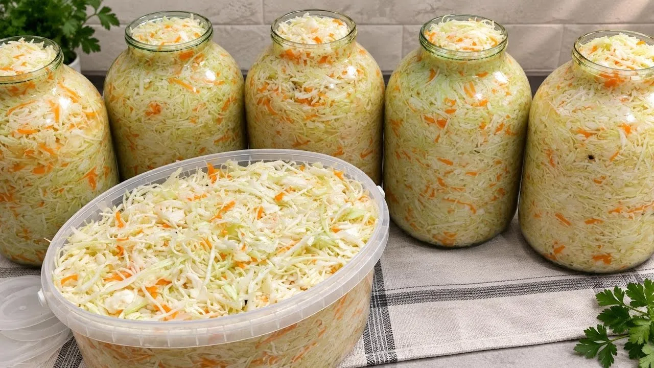 Домашня квашена капуста з морквою
