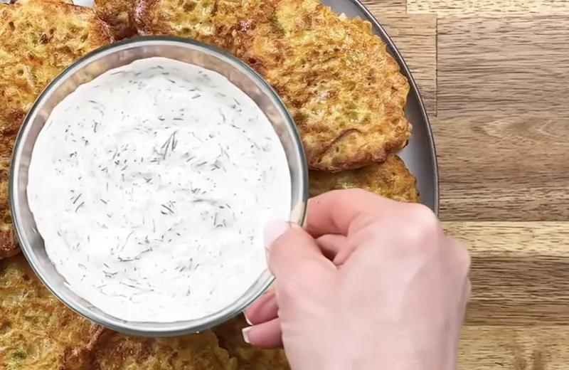 капустяні котлети з соусом